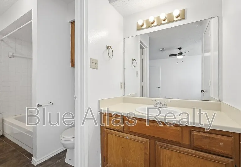 2713 Wimbledon Ct #D — Photo 11