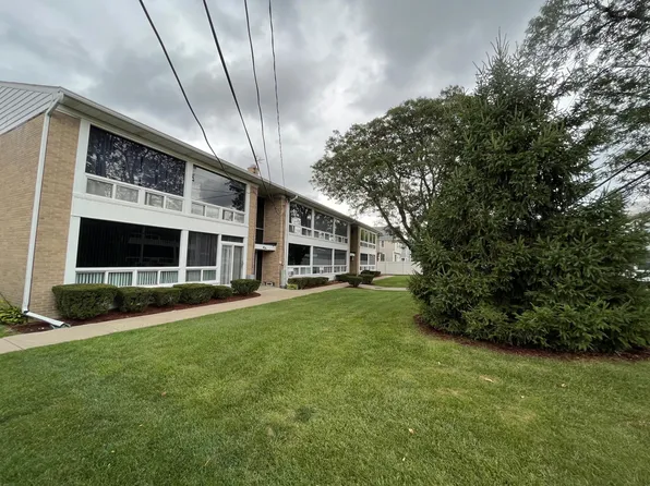 150 Bird Ave APT 21, Birmingham, MI 48009