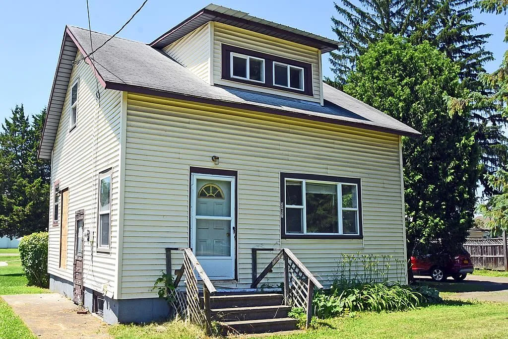 3297 S Main St photo 1
