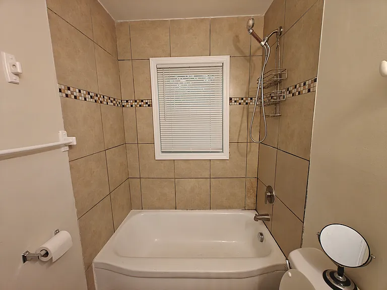 2217 Custer St #2 — Photo 4
