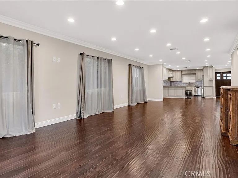 10855 Oro Vista Ave — Photo 3