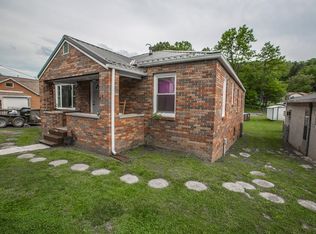 127 7th St, Mount Hope, WV 25880