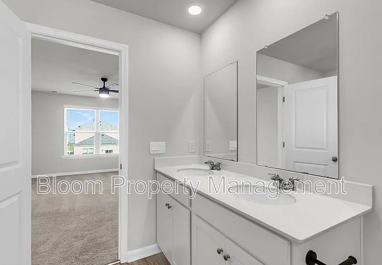 844 Lilyford Ln — Photo 31