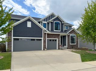210 Dunham Dr, Waukee, IA 50263