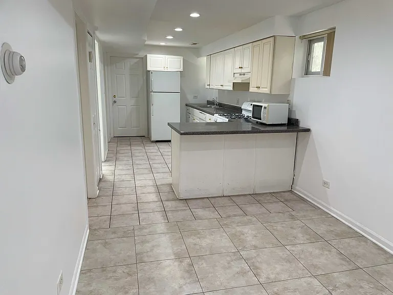 925 S Carpenter St #G — Photo 4