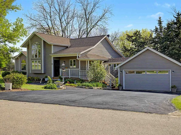 6 Bluffwood Trl, Galena, IL 61036