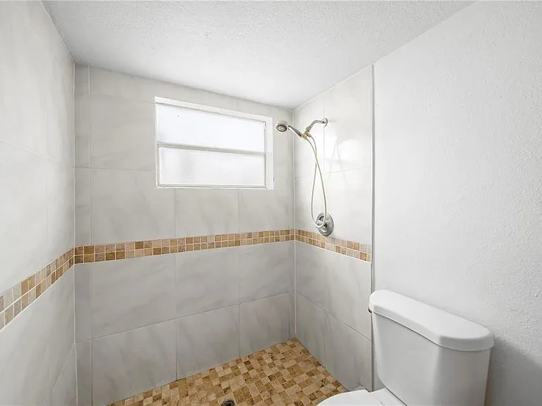 702 Michigan Ct #1 — Photo 17