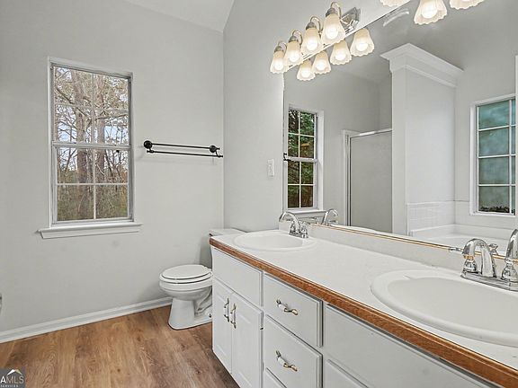 5th image of 40 Hunters Xing