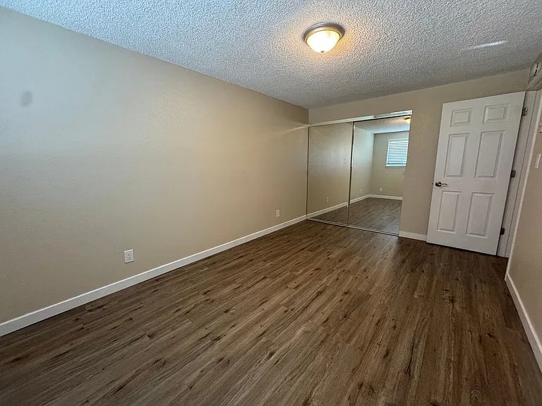 885 NE Sunset St #6 — Photo 15