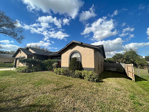 3rd image of 15729 Bay Lakes Trl