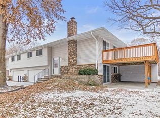 1719 Hickory Hill Dr, Saint Paul, MN 55122