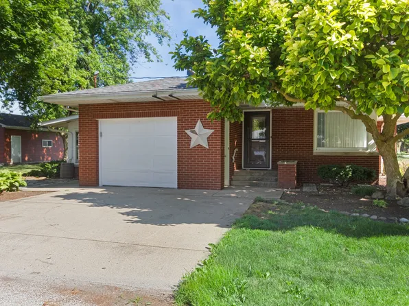 502 N 3rd St, Cissna Park, IL 60924