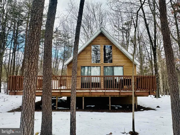 1763 Holly Hill Ln, Berkeley Springs, WV 25411