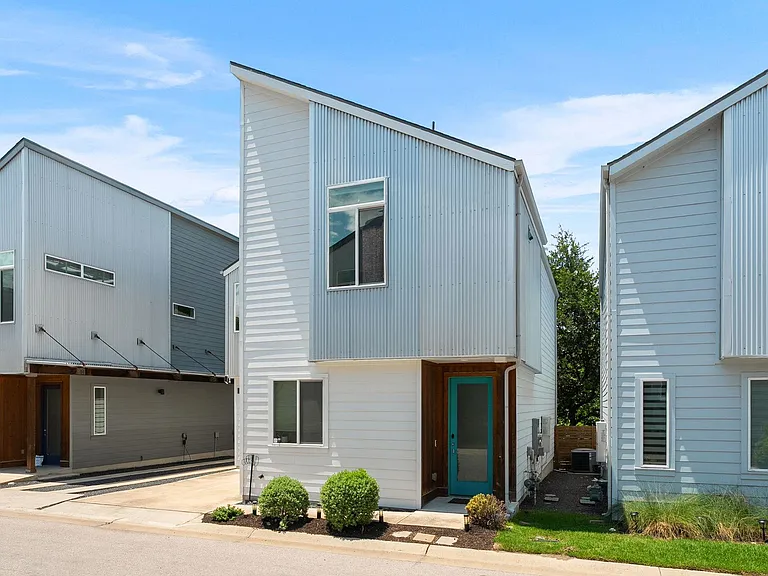 705 N Bluff Dr #6 — Photo 3