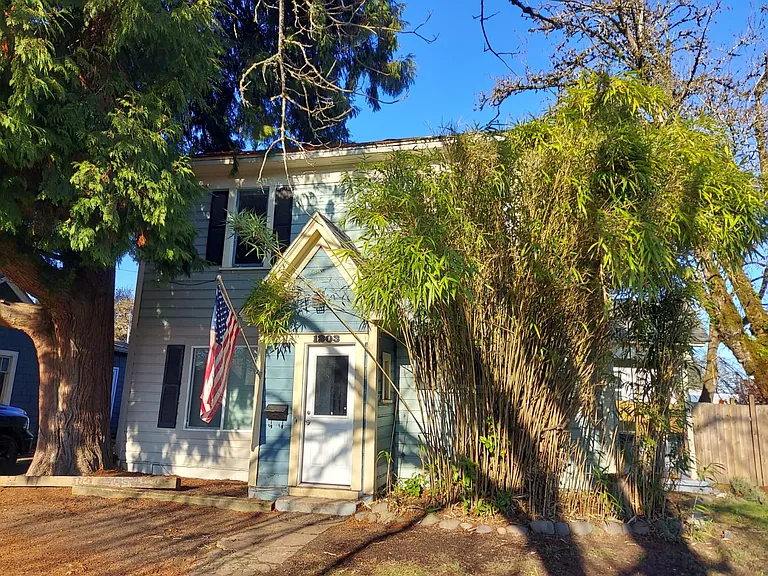 1203 NW Van Buren Ave — Photo 1