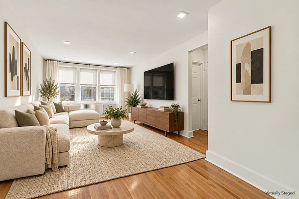 Living room, photo 2