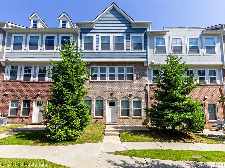 57 Kaprol Dr — Photo 1