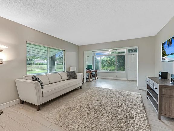 2nd image of 2820 SW 22nd Ave APT 217