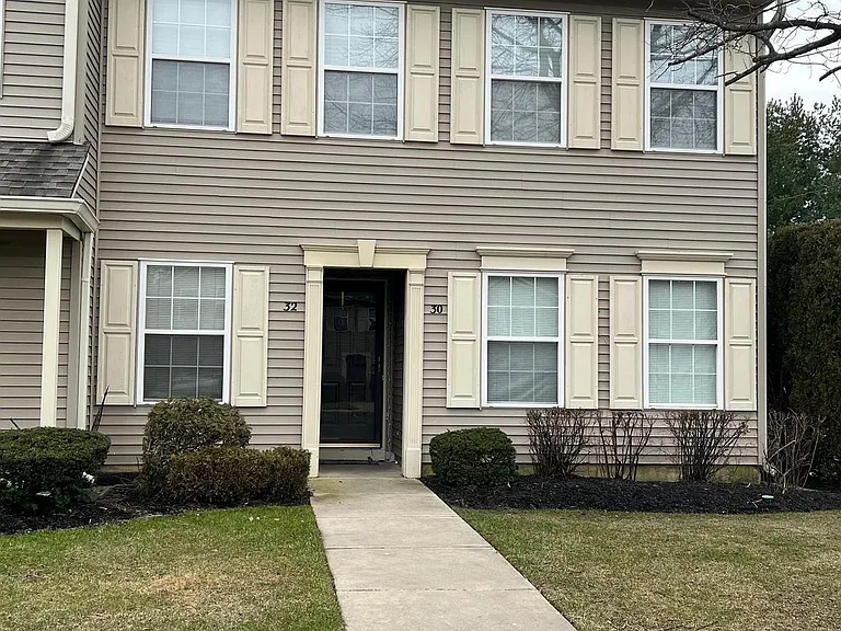 32 Foxglove Dr — Photo 2