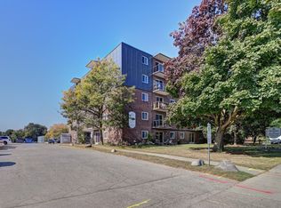 32 Dawson Rd, Guelph, ON N1H5V1