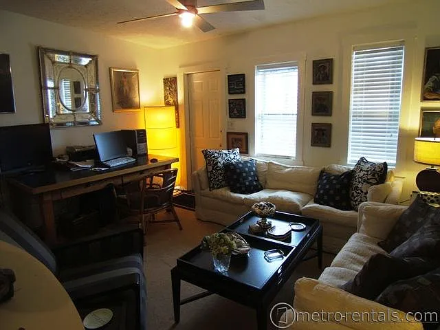 1 bed, 600 sqft, $1,300 — Photo 2