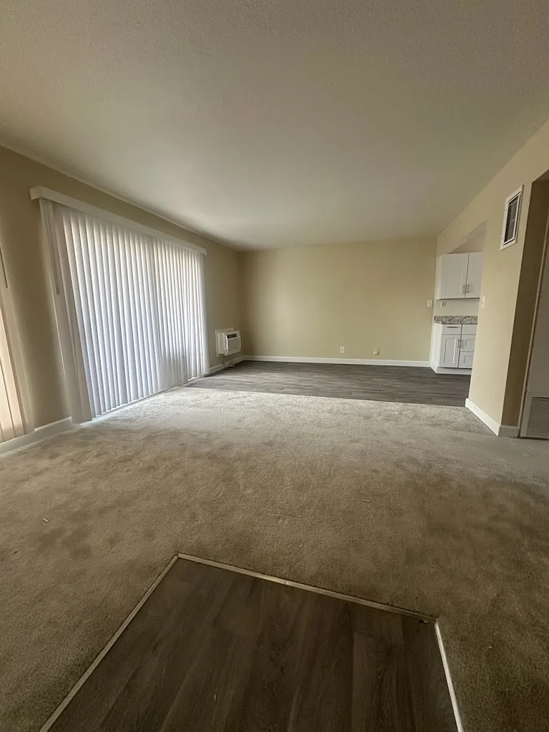 2 bed, 784 sqft, $3,200 — Photo 3