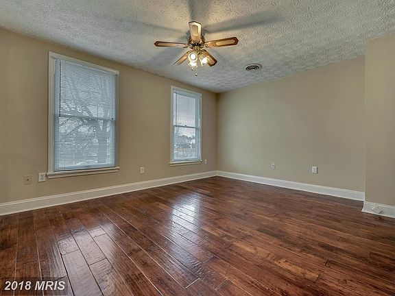 4th image of 410 White Oak Pl