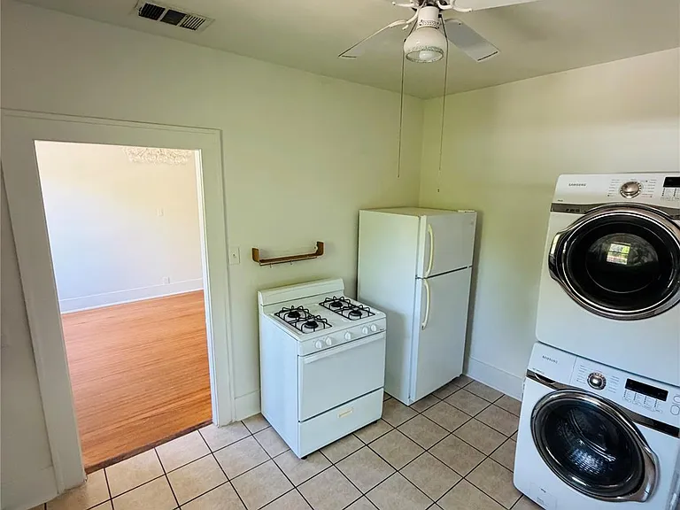 3212 E Oakmont Blvd #B — Photo 9