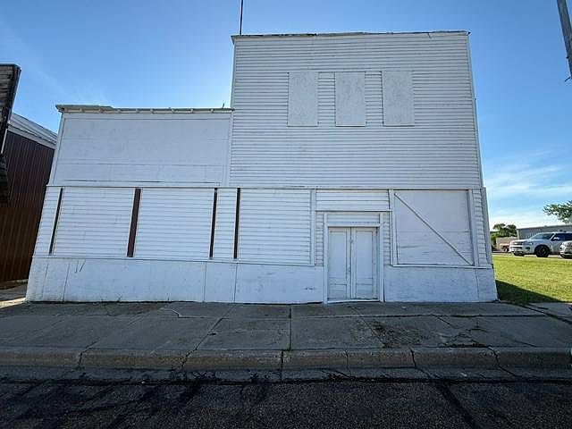 1st image of 109 Main St S