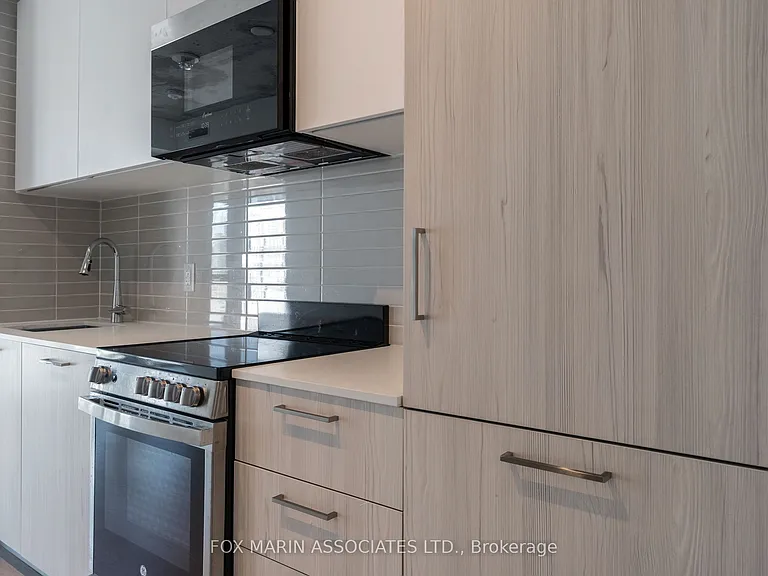65 Mutual St #2707 — Photo 2