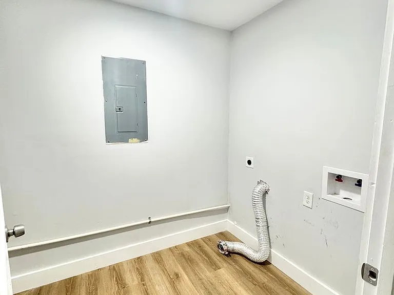 607 Dyches Dr — Photo 15
