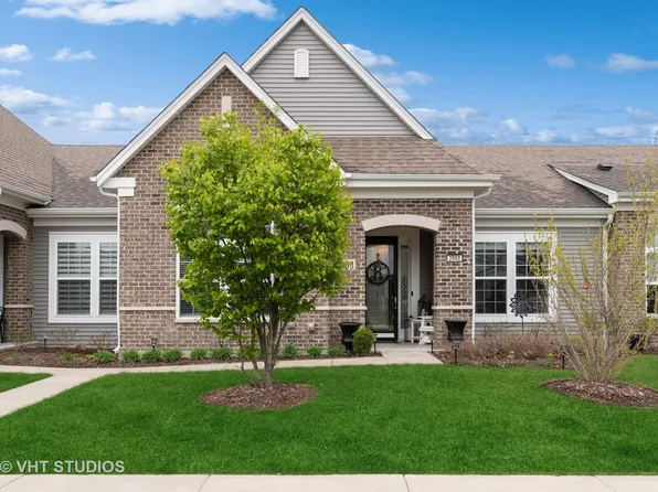 2668 Avondale Cir, Naperville, IL 60564