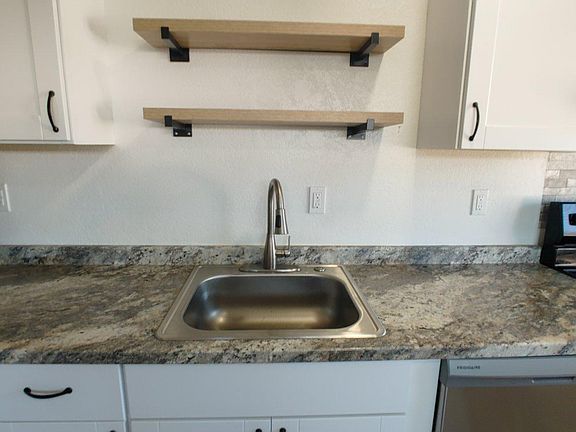 4th image of 722 N Montesano St #1