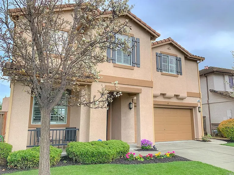 522 Woodlake Dr — Photo 1