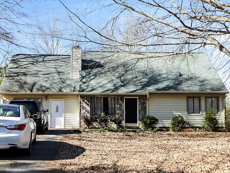 466 Ashton Cir — Photo 1