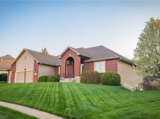 3713 SW Summerfield Dr, Topeka, KS 66610