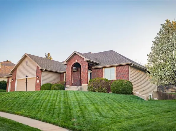 3713 SW Summerfield Dr, Topeka, KS 66610