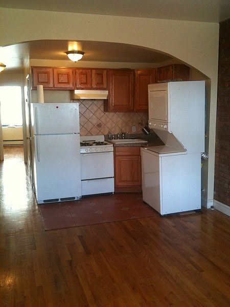 1st image of 205 Centre St APT 2