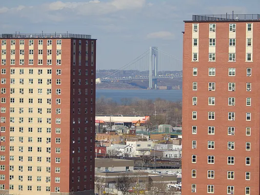 Sold by Thomas Lipovetsky, LREB | media 21