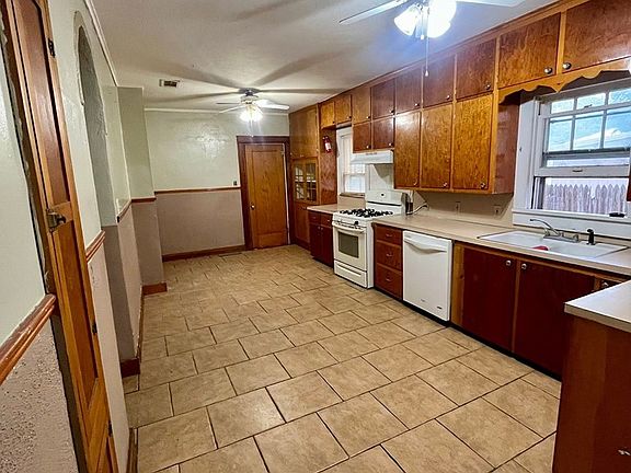 4th image of 814 Denrock Ave