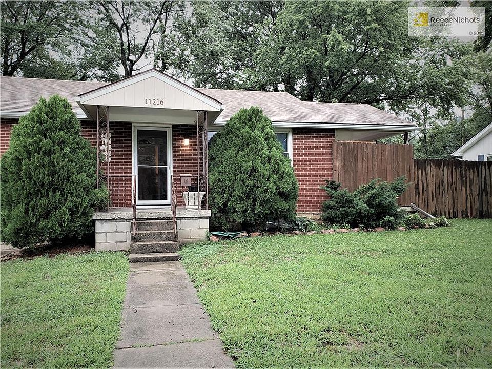 RED BRICK RANCH HOME!