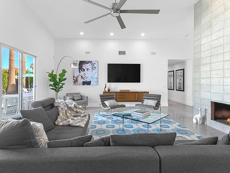 1160 E Marion Way — Photo 9