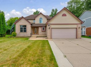34276 Cherry Hill Ln, Chesterfield, MI 48047