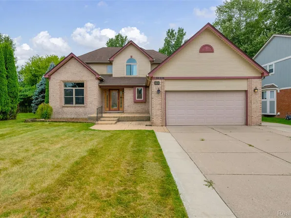 34276 Cherry Hill Ln, Chesterfield, MI 48047