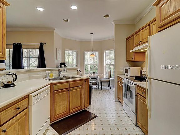 5th image of 104 Victoria Square Dr
