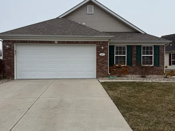1007 Lincoln Park West Dr, Greenwood, IN 46142
