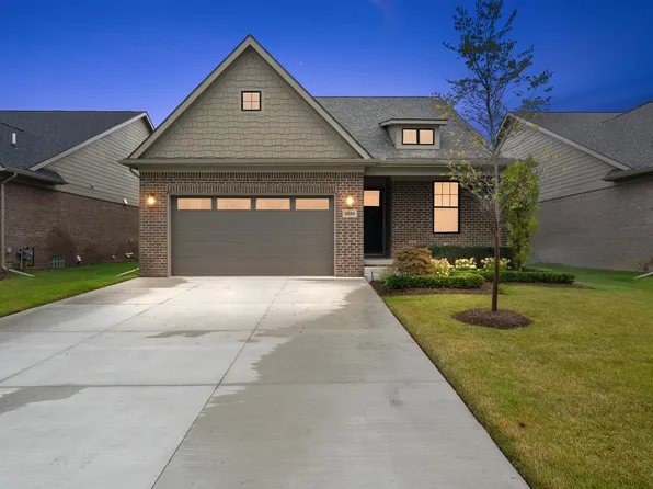 5896 Willow Grove Dr, Troy, MI 48085