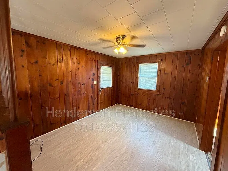 1 bed, 1.0 bath, 700 sqft, $1,000 — Photo 2