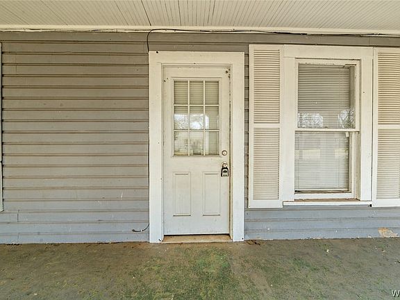 4th image of 909 35th Ave