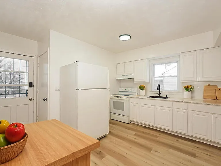 4495 W 137th St — Photo 11